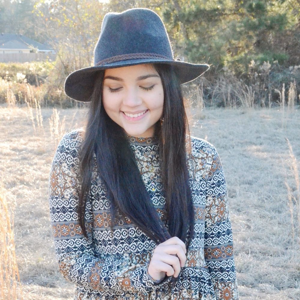 Meet your Posher, Anahy